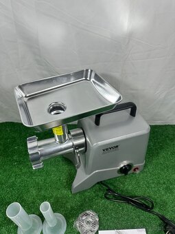 Komerční elektrický mlýnek na maso 575W - 4