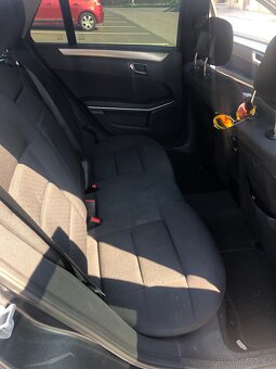 Mercedes Benz W212/E200Cgi-manuál - 4