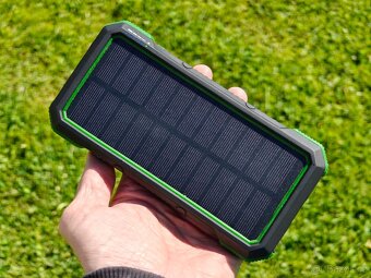 Solární powerbanka AlzaPower SolarScout 20000mAh - 4