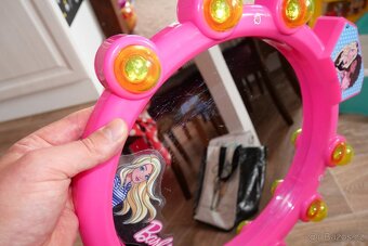 Kosmetický (toaletní) stolek Barbie - 4