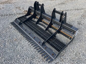 Vyrovnávací zařízení pro terén nové na smykový nakladač - 4