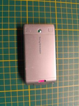 Sony Ericsson W380i pink - 4