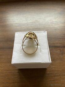 Starožitný zlatý prsten s medovým kamenem - 4