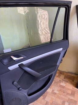 Škoda Octavia 2 zadní dveře - 4