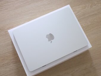Apple MacBook Air 13,6" (2025) /M4/16GB RAM/256GB/CZ/ZÁRUKA - 4