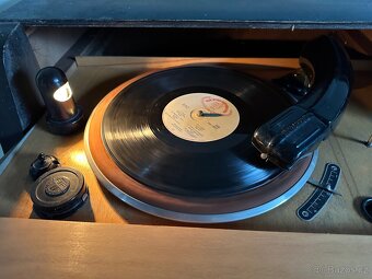 Retro gramofon + 20 vinyl desek - 4