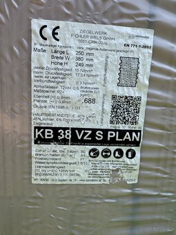 Broušené cihly a přebytky ze stavby - 4