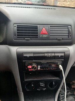 Prodam Škoda oktavie rok 2001 20litr benzin 250 najeto - 4