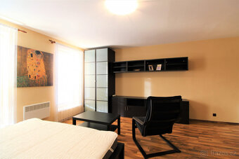 Pronájem 1+kk, Praha - Karlín (Praha 8), Hybešova, 36 m2 - 4