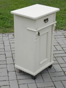 Noční stolek - 4