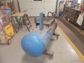 Vzdušník 300l + elektromotor 7,5 kW z kompresoru Orlik - 4