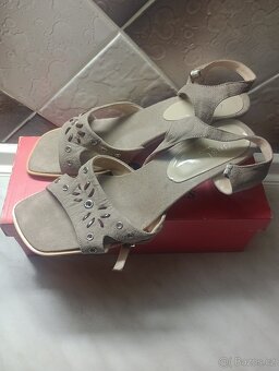 Dámské společenské boty na podpatku – nové – vel. 39 – Zubří - 4