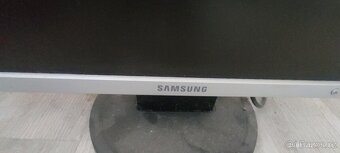 Prodam starsi ale funkcni monitory - 4