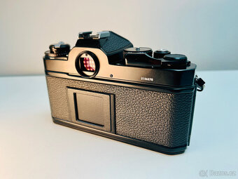 Nikon FE2 se základním objektivem AF Nikkor 50mm F1.8D - 4