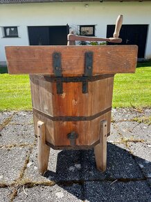 Stará dřevěná ruční pračka - 4