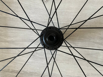 Zapletená kola Bontrager Aeolus Elite 35 TLR. - 4