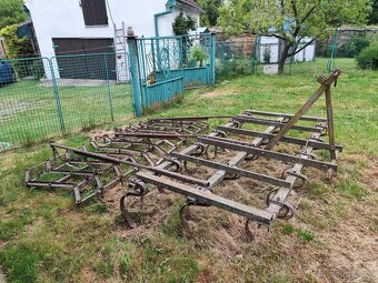Pluh - tři radlice, kultivátor a brány - 4