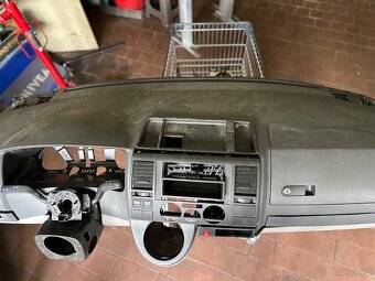 VW T5, Transporter Caravelle Multivan palubní deska - 4