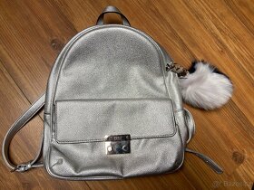 Batoh Guess Varsity Pop - 4