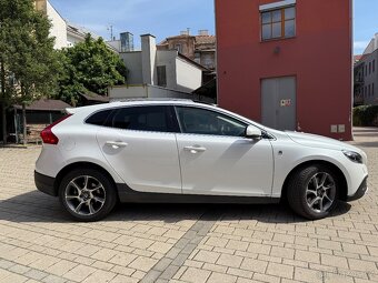 Volvo V40 Cross Country D4 140kw DPH Plna vybava - 4