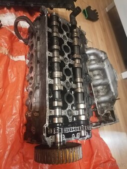 Hlava válce motoru a kryt valce 2,2 hdi Peugeot a Citroën - 4