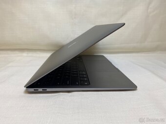 13 Apple MacBook Air i5 1,6GHz RETINA lze SpaceGrey / Silver - 4