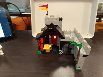 LEGO Castle 6067 Guarded Inn - 4