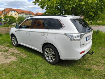 Mitsubishi Outlander PHEV 2.0i - 2014 - 4
