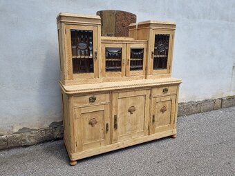 VELICE KRÁSNÁ VELKÁ SMRKOVÁ KREDENC PO RENOVACI - 4