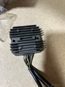 Regulátor dobíjení Honda NTV 600 650 NX 500 650 RVF 750 - 4