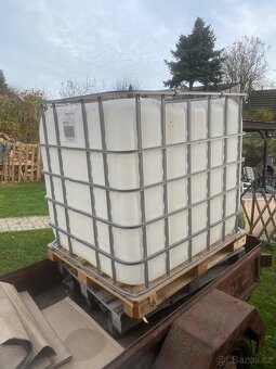 Prodám nádrž na vodu 1000l - 4