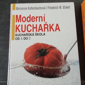 Knihy kuchařske aj. - 4