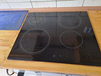 Kuchyňská linka s troubou a varnou deskou - 4