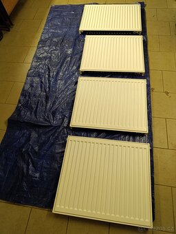 4 ks deskových radiátorů - 4