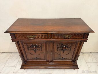 Starožitná masivní skříň - 4