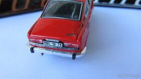 ŠKODA 110R štítek na zadní kapotu s imitací příchytek - 4