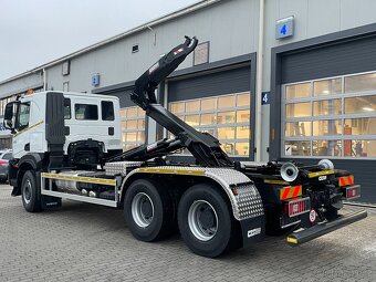 IVECO X-WAY 300X50P HR OFF 6x4 hákový nosič kontejneru 20T - 4
