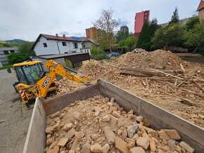 Demoliční práce s bagrem - 4