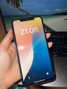 iPhone 11 Pro Max, 64GB - 4