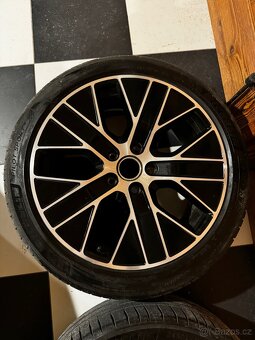 Original kola Taycan včetně pneu Michelin - 4