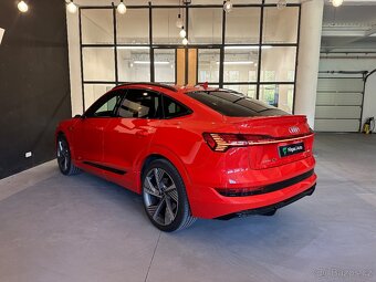 AUDI E-TRON 55 300KW SPORTBACK S-LINE R22 NOČNÍ VIDĚNÍ TAŽNÉ - 4