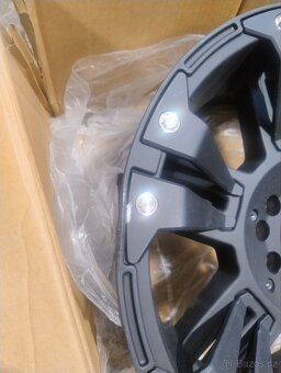 20x9 ALU disk KMC Rockstar 5x127 / 139.7 ET0 - 4