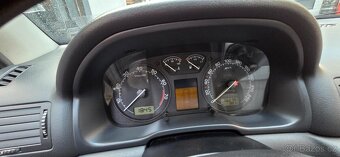 Škoda Octavia combi I 1.6 - 4