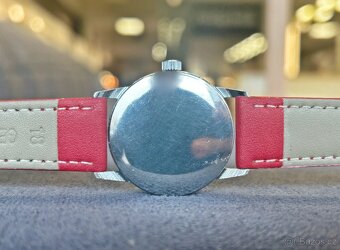 Československé mechanické vintage retro hodinky PRIM Červené - 4