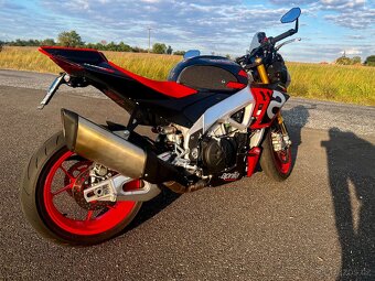 Aprilia Tuono V4 Factory - 4