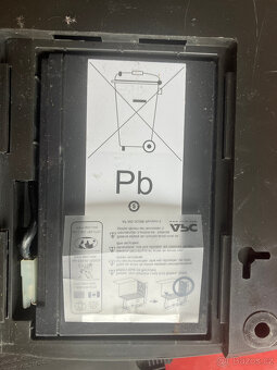 Záložní zdroj APC Back-UPS ES 700 - 2 kusy - 4