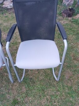 Konferenční židle.Šedý rám, černá síťovina - 4