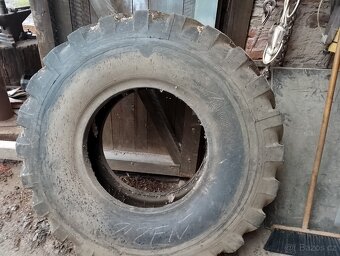 Prodám pneu 14-24 - 4