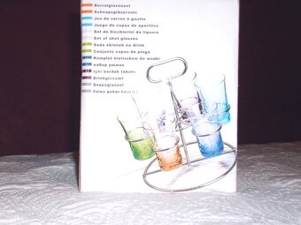 sada skleniček ve stojánku, poklice a forma na řepánky - 4