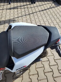 Honda Hornet 750 - 4